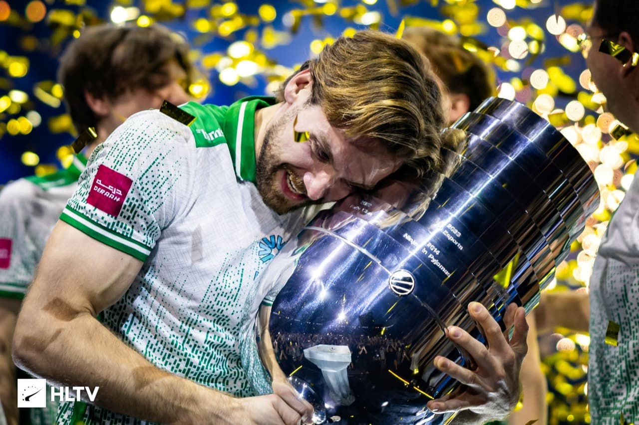 A Counter-Strike champion holding the trophy